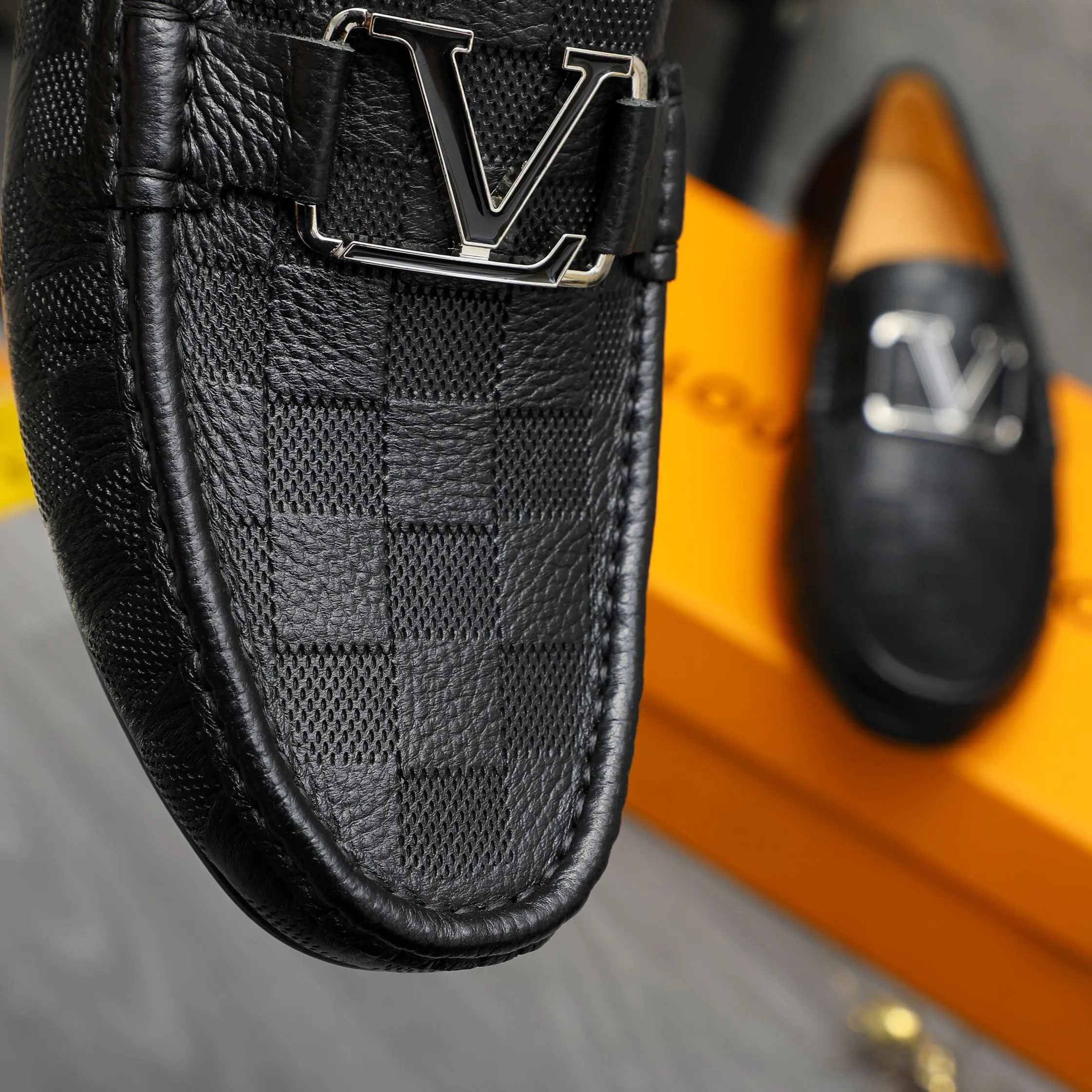 Men's shoes 💰p380 Product trademark: LV "Louis Vuitton" casual slip-on men's shoes Regular size: 38-45 Product materials: Selected classic embossed plaid upper, pigskin lining, rubber outsole
